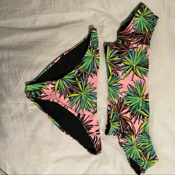 Kendall + Kylie palm print Bardot bikini top and pant, NWOT, Size 12/10 🌊 - Picture 10 of 12